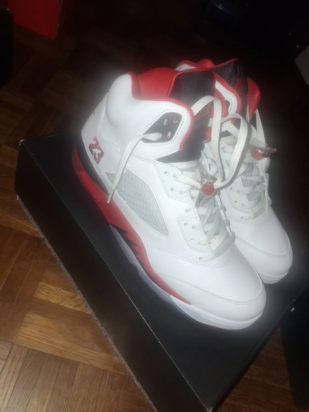 Jordan Men's White, Red and Black Retro Basketball Shoes